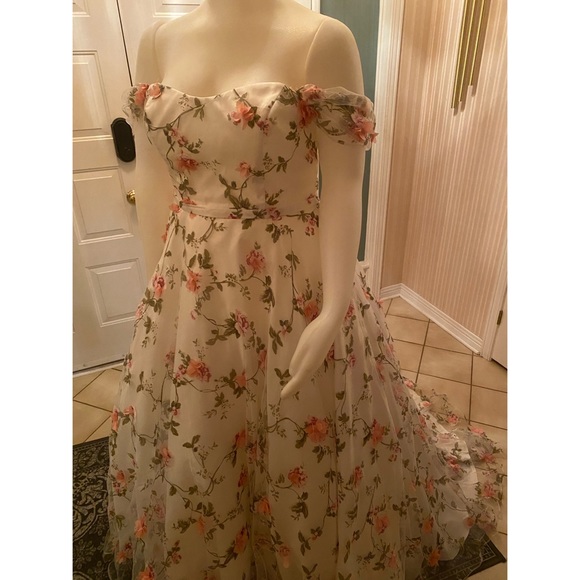 Stunning Floral Off-shoulder Flowy Plus Size Ballgown Engagement / Prom Dress - Picture 2 of 6